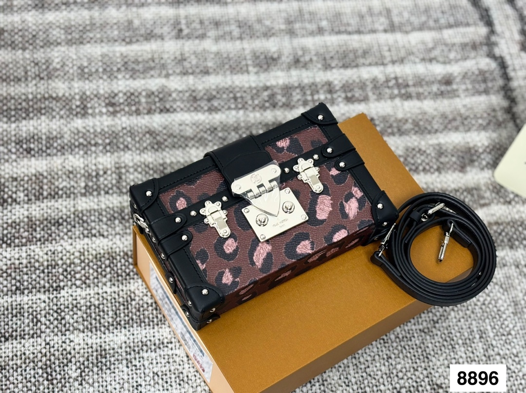 LV BAG
