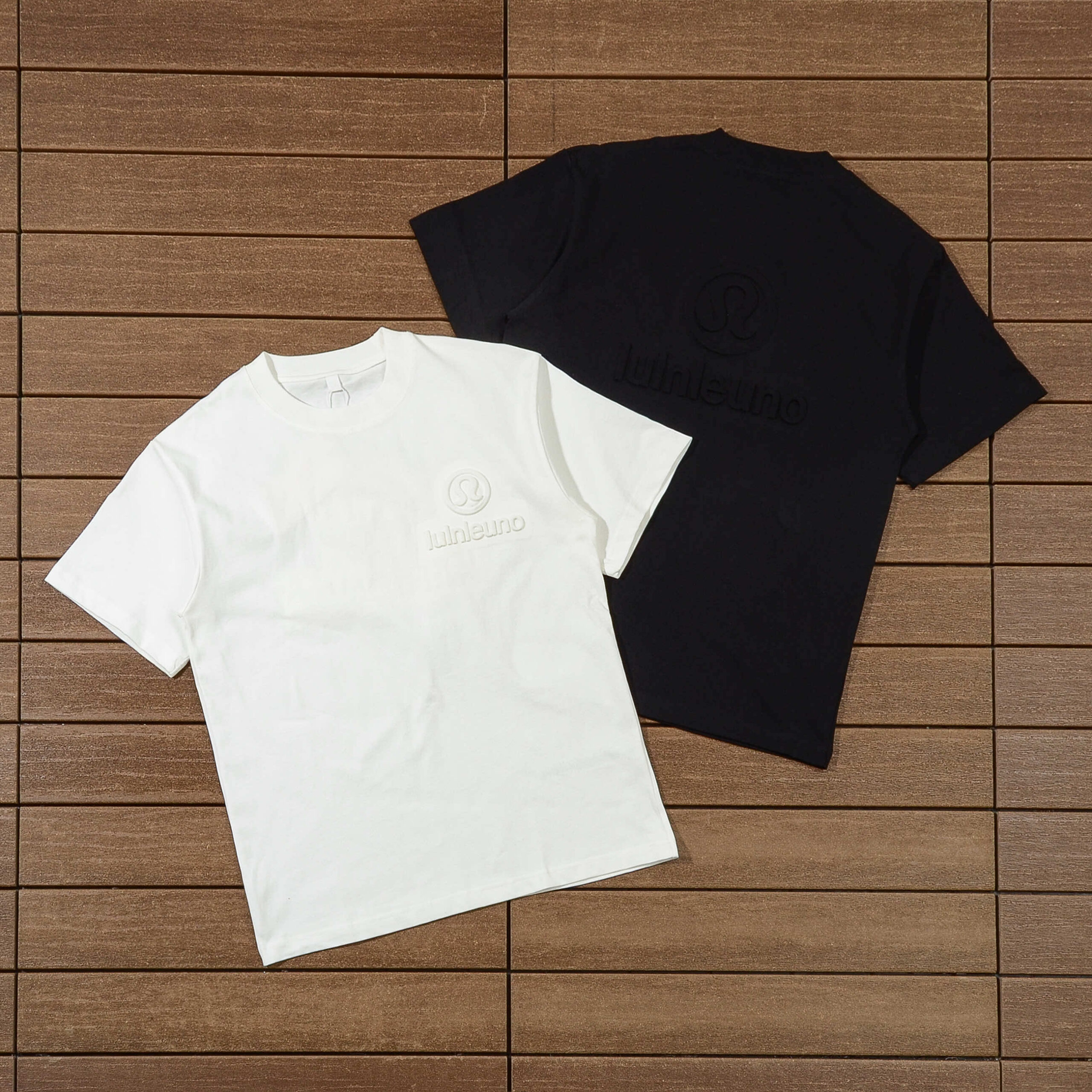 LULULEMON T-SHIRT