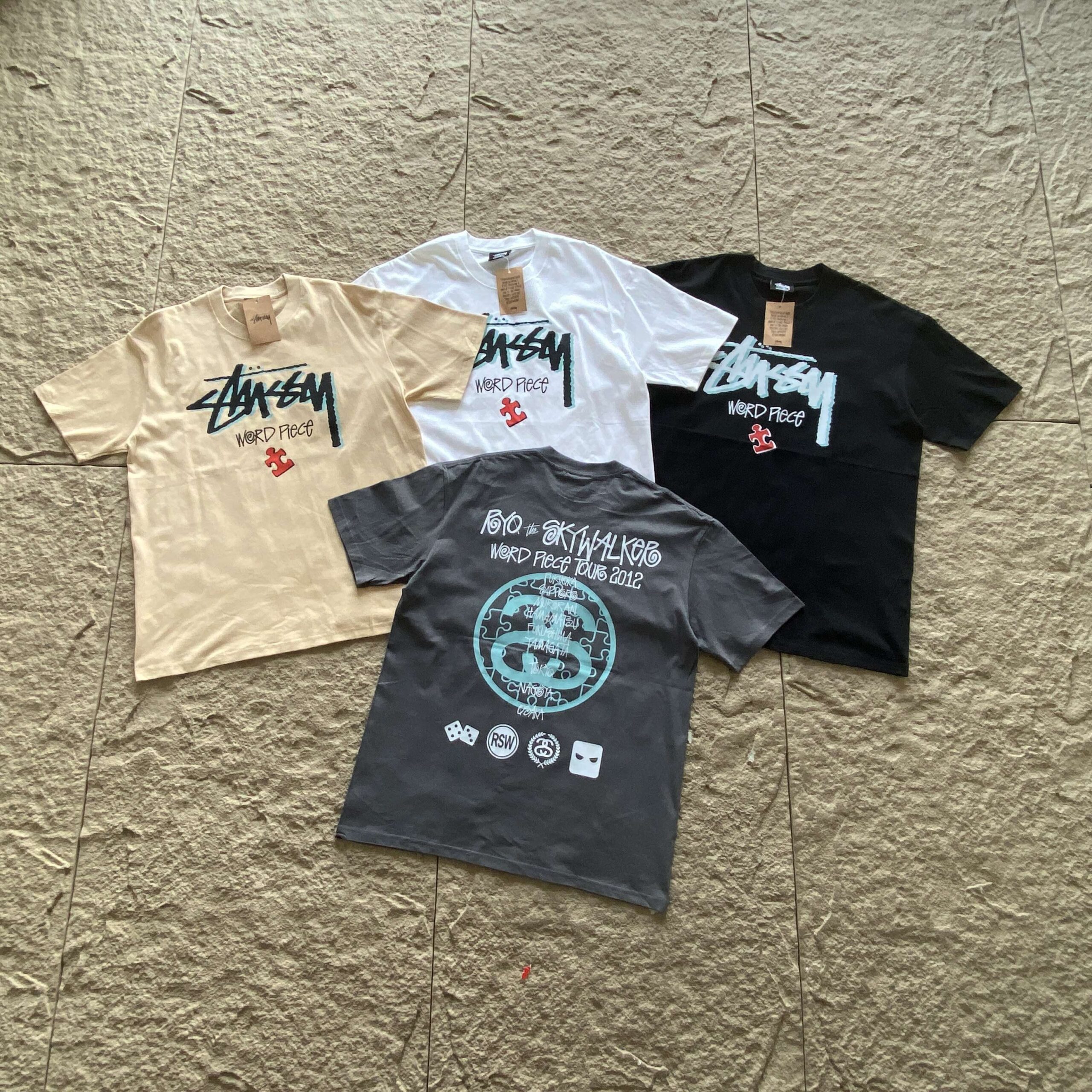 STUSSY T-SHIRT