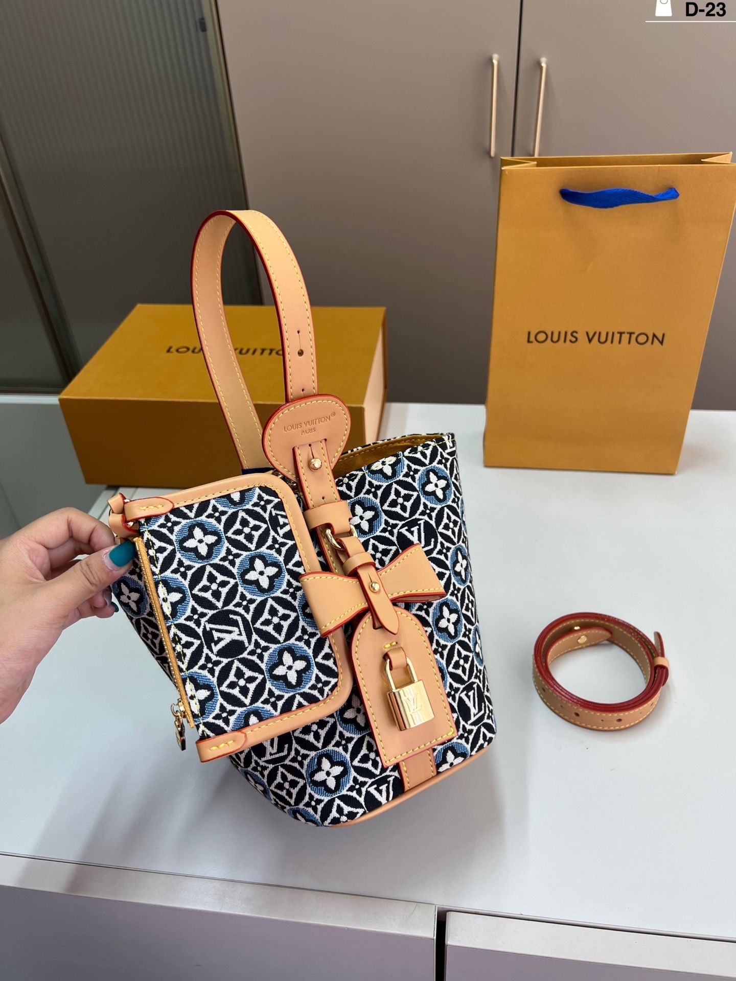 ¥238 LV BAG