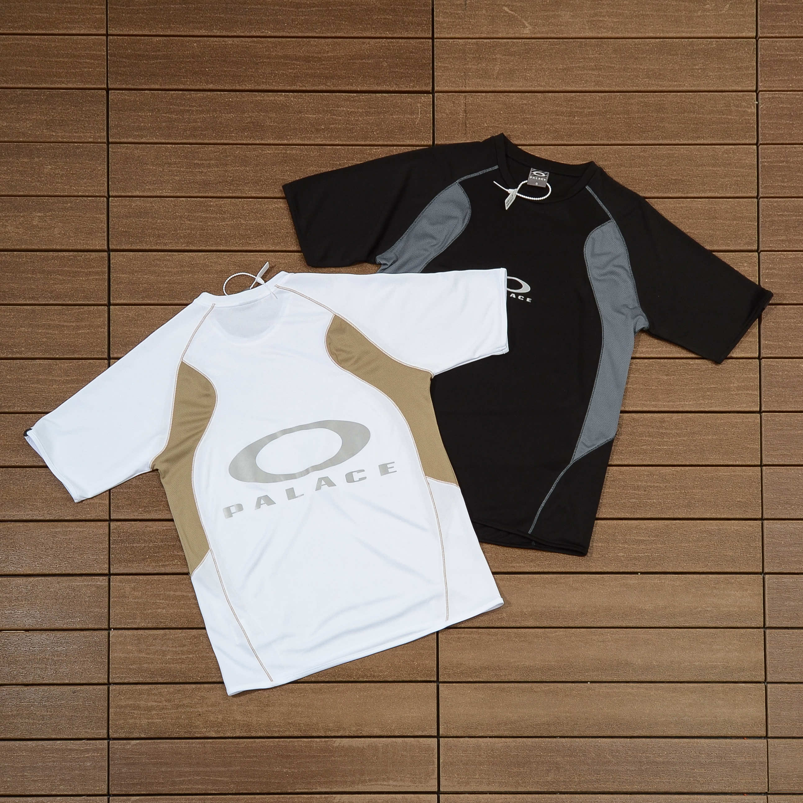 PALACE & OAKLEY T-SHIRT