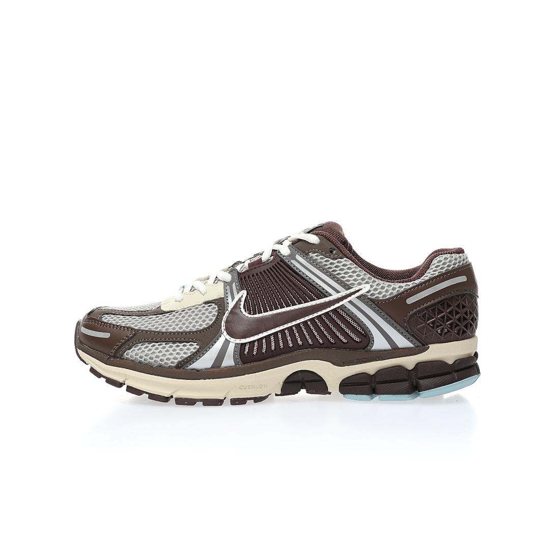 NIKE Air Zoom Vomero