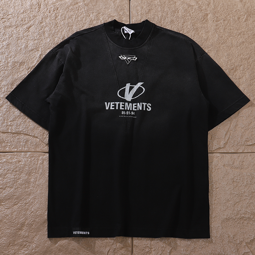 VETEMENTS T-SHIRT