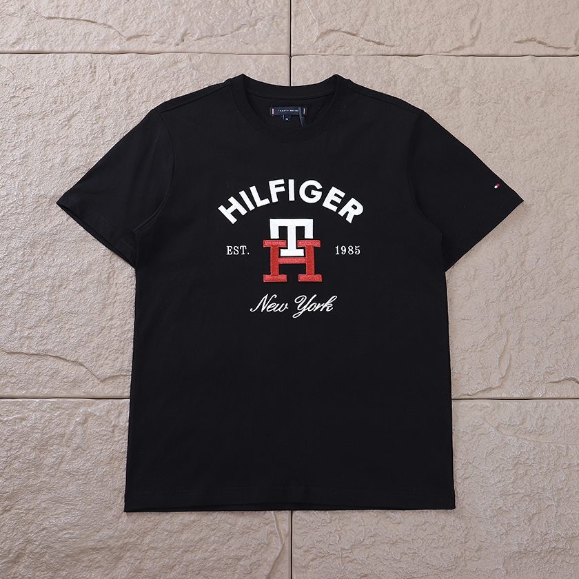 TOMMY HILFIGER T-SHIRT