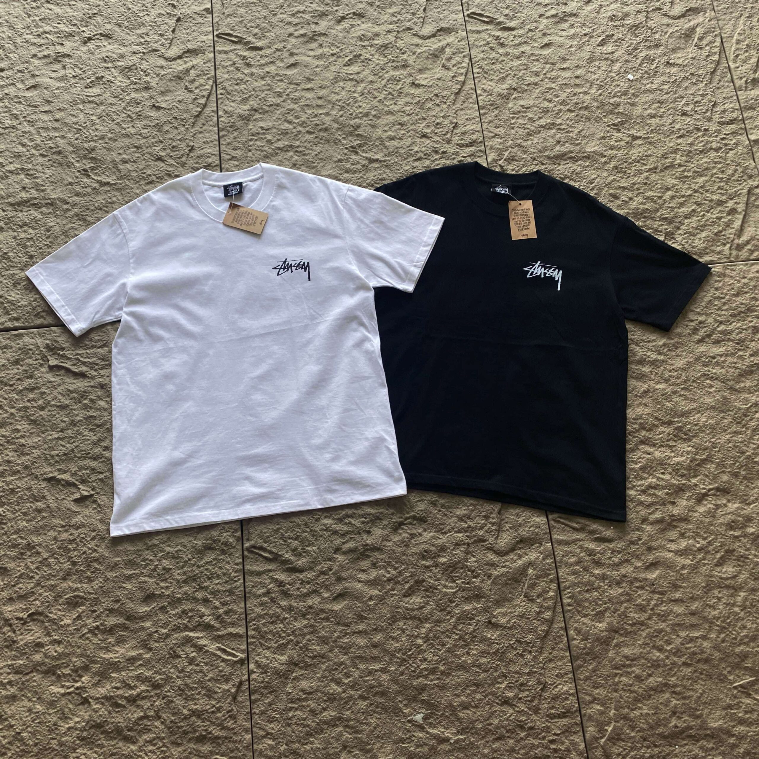 STUSSY T-SHIRT