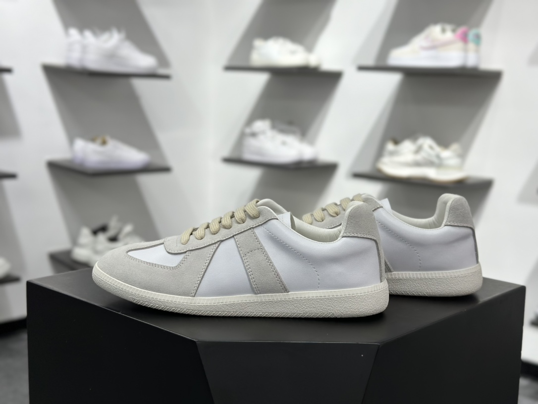 Maison Margiela 22 Classic Replica Leather Low Sneaker