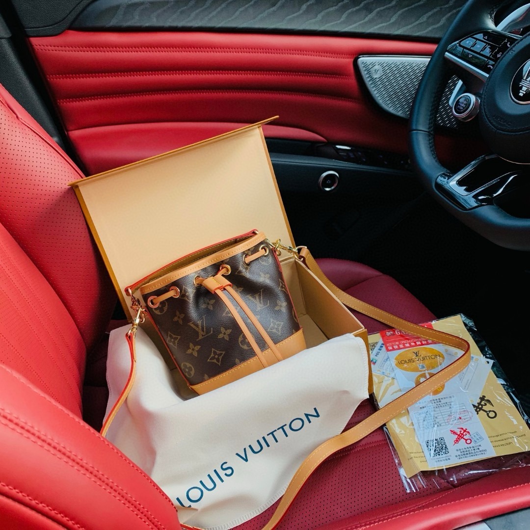 LV BAG