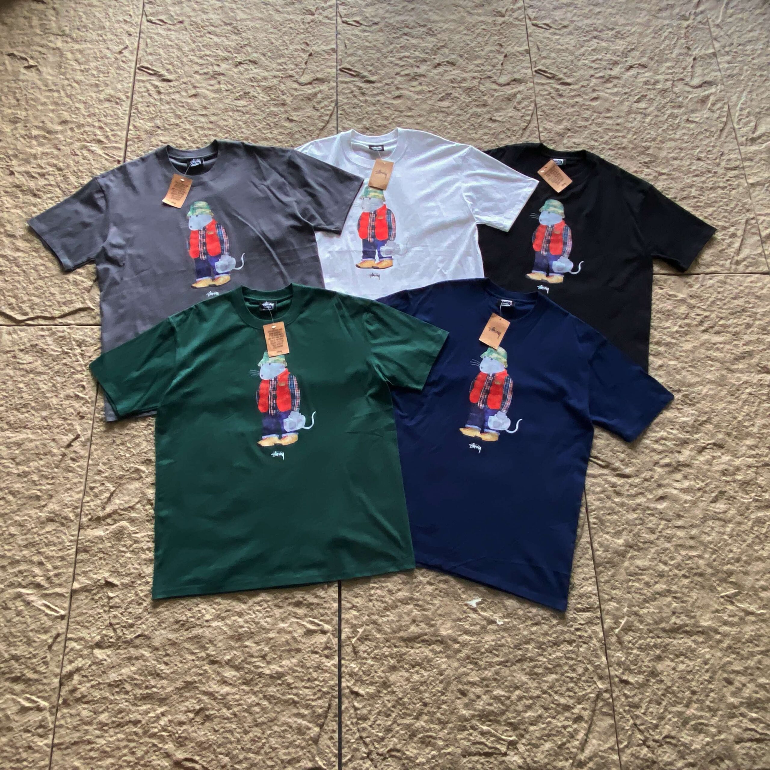 STUSSY T-SHIRT