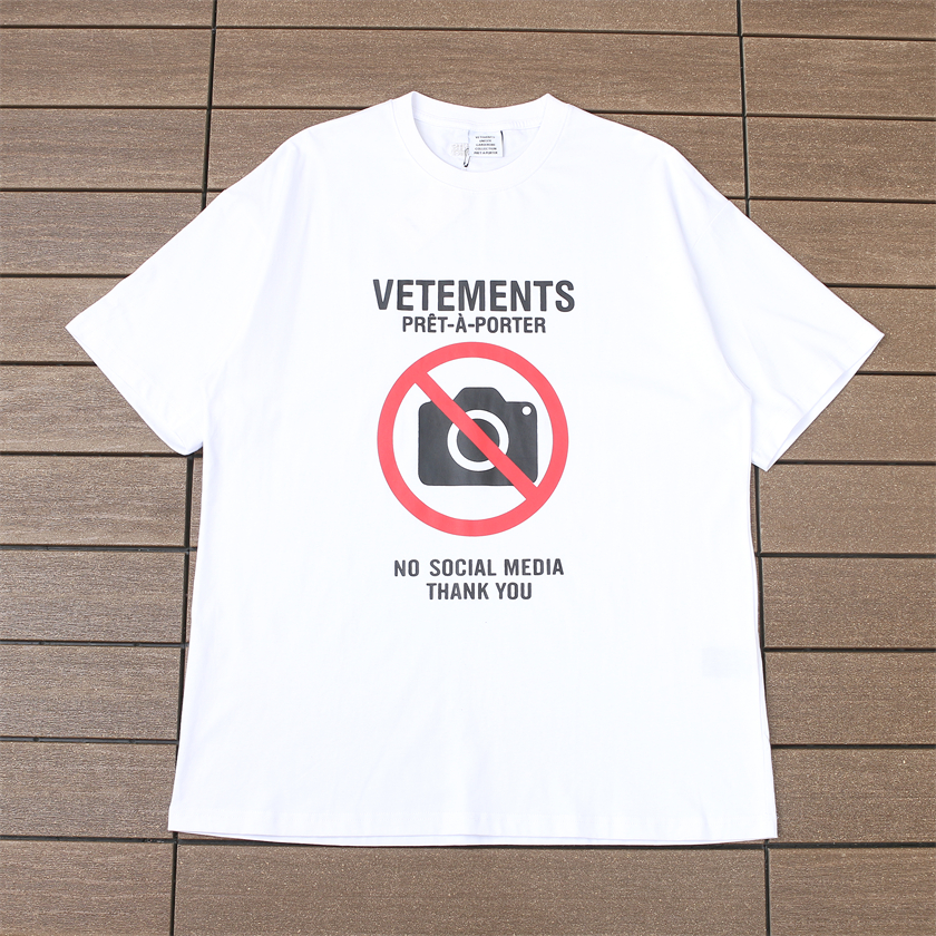 VETEMENTS T-SHIRT