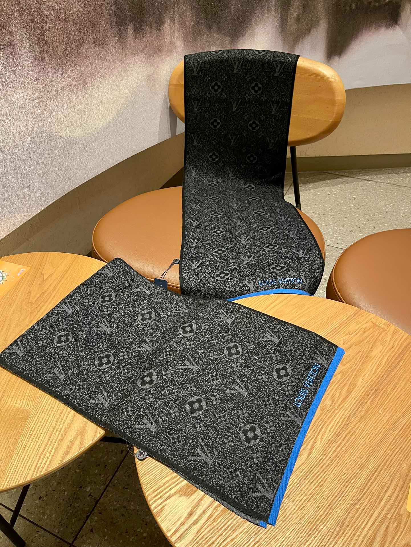 LV SCARF