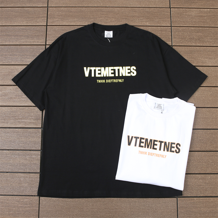 VETEMENTS T-SHIRT