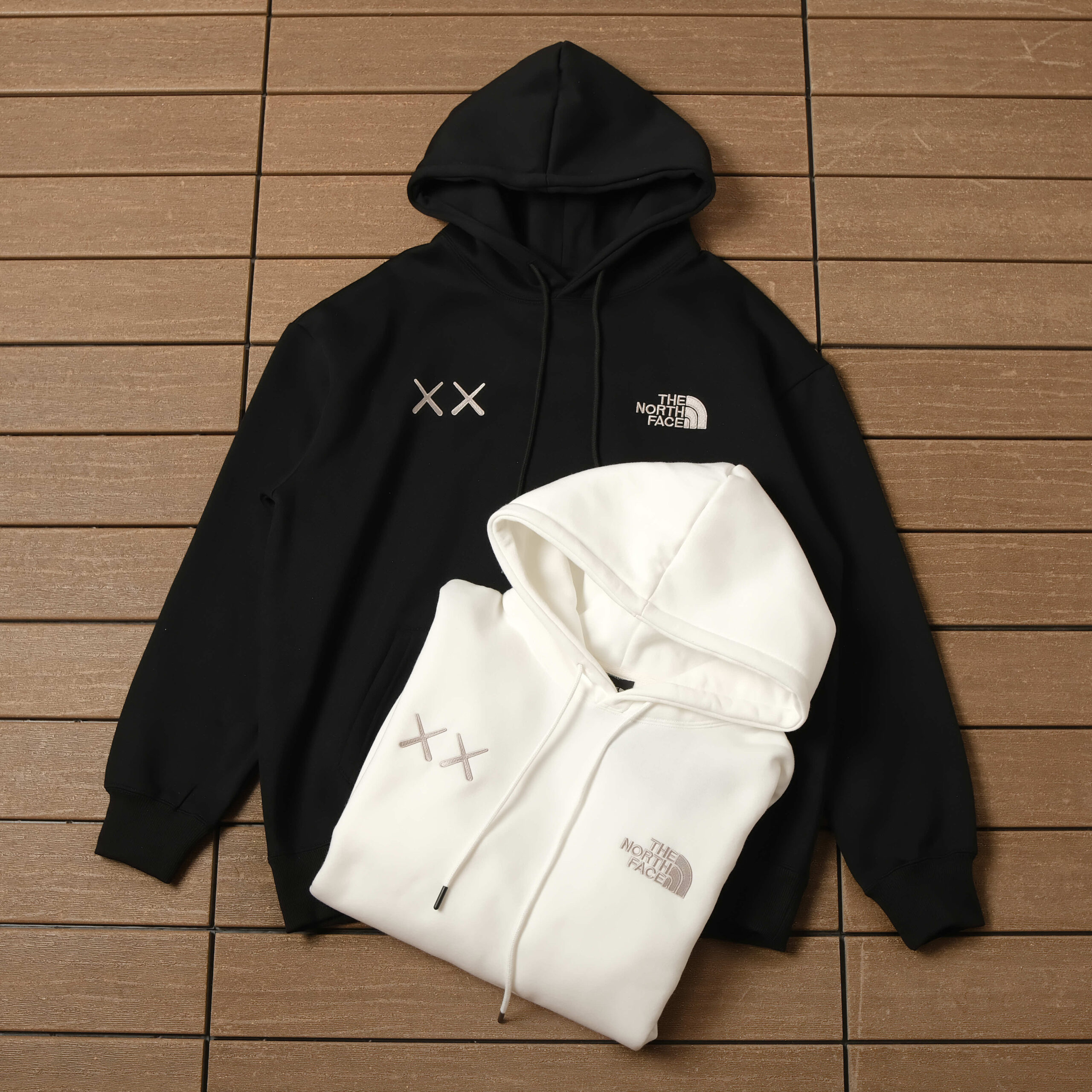 THE NORTH FACE SHORT&XX KAWS HOODIE