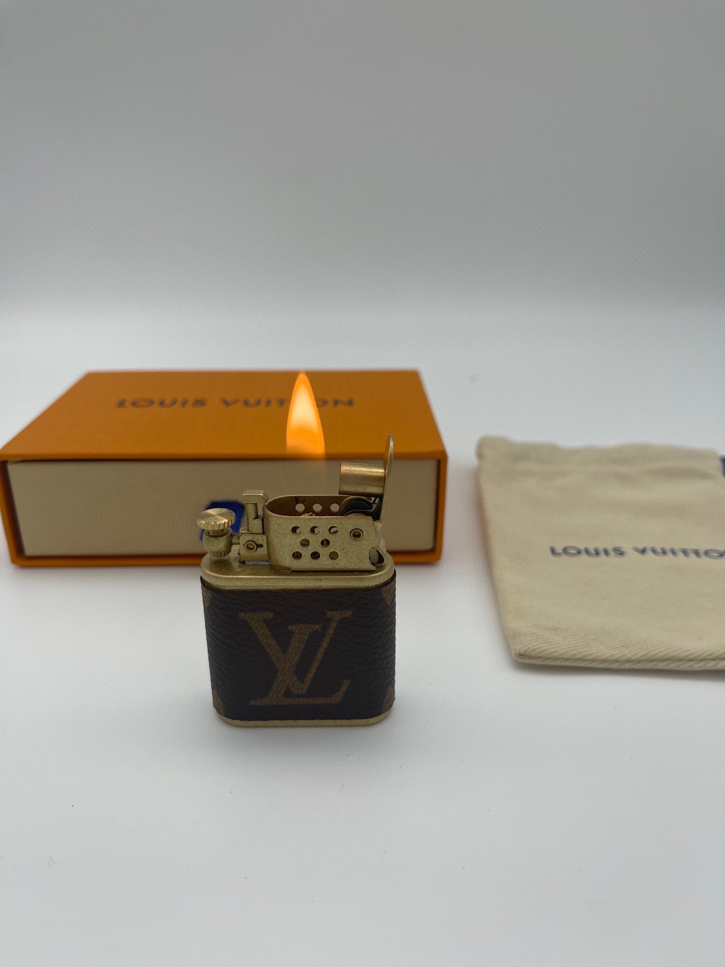 LV LIGHTER