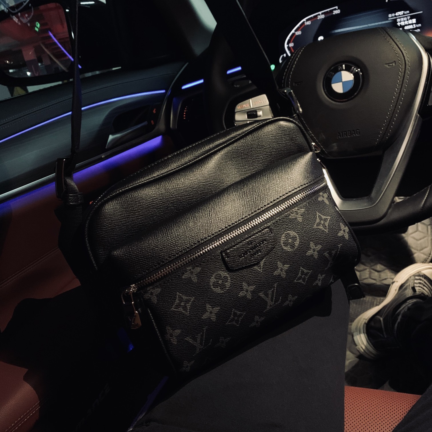LV