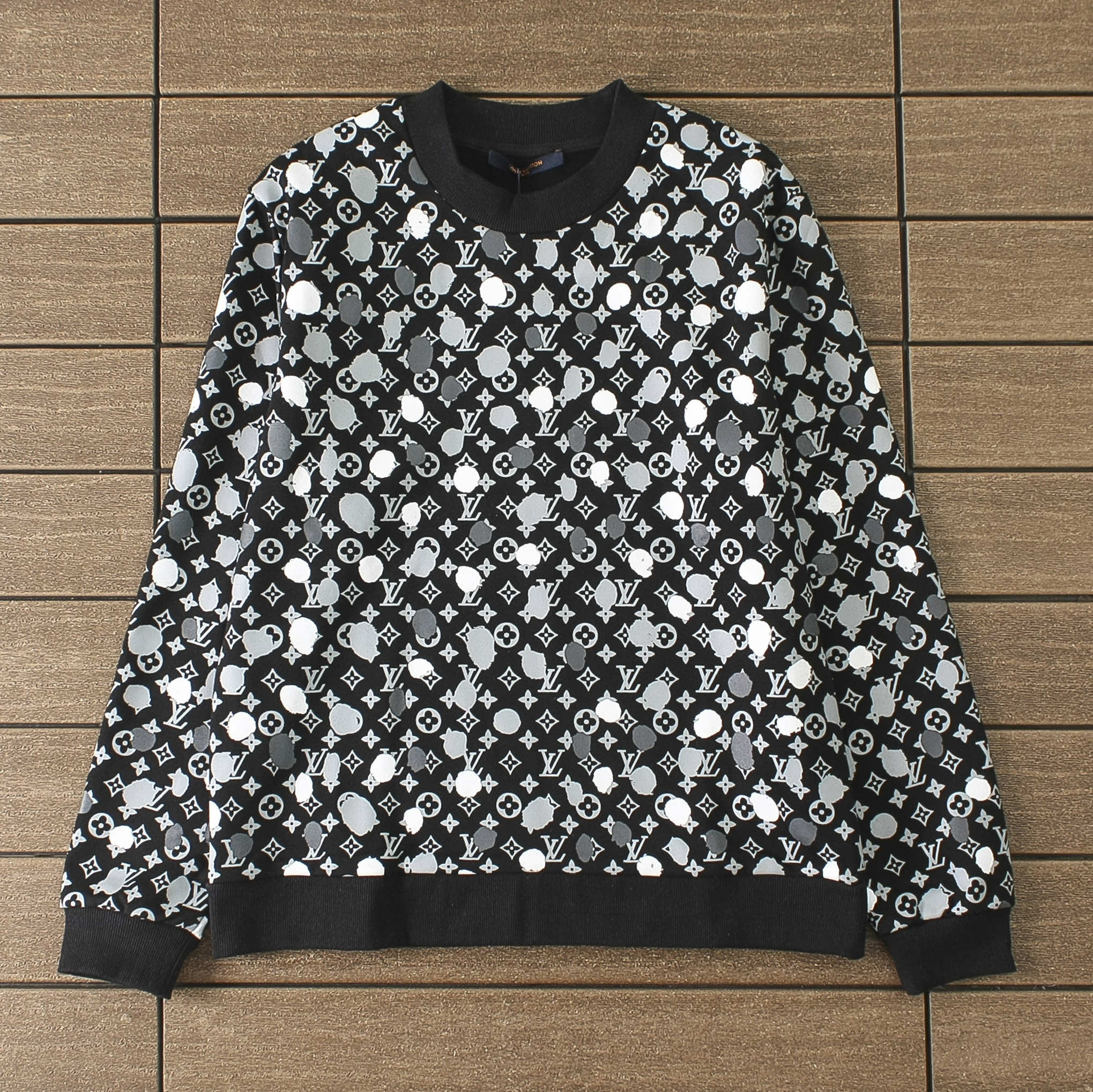 LV SWEATER