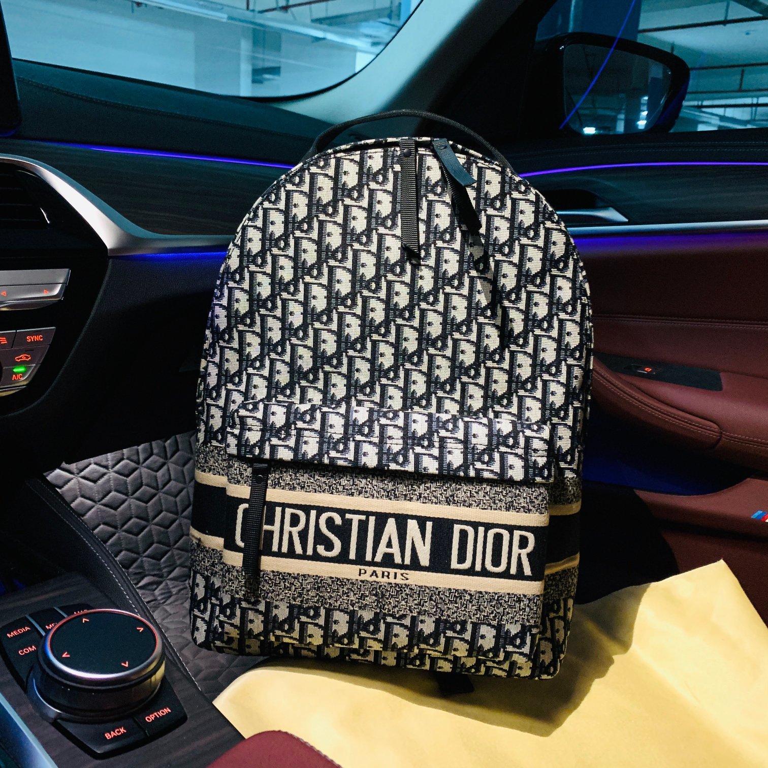 DIOR