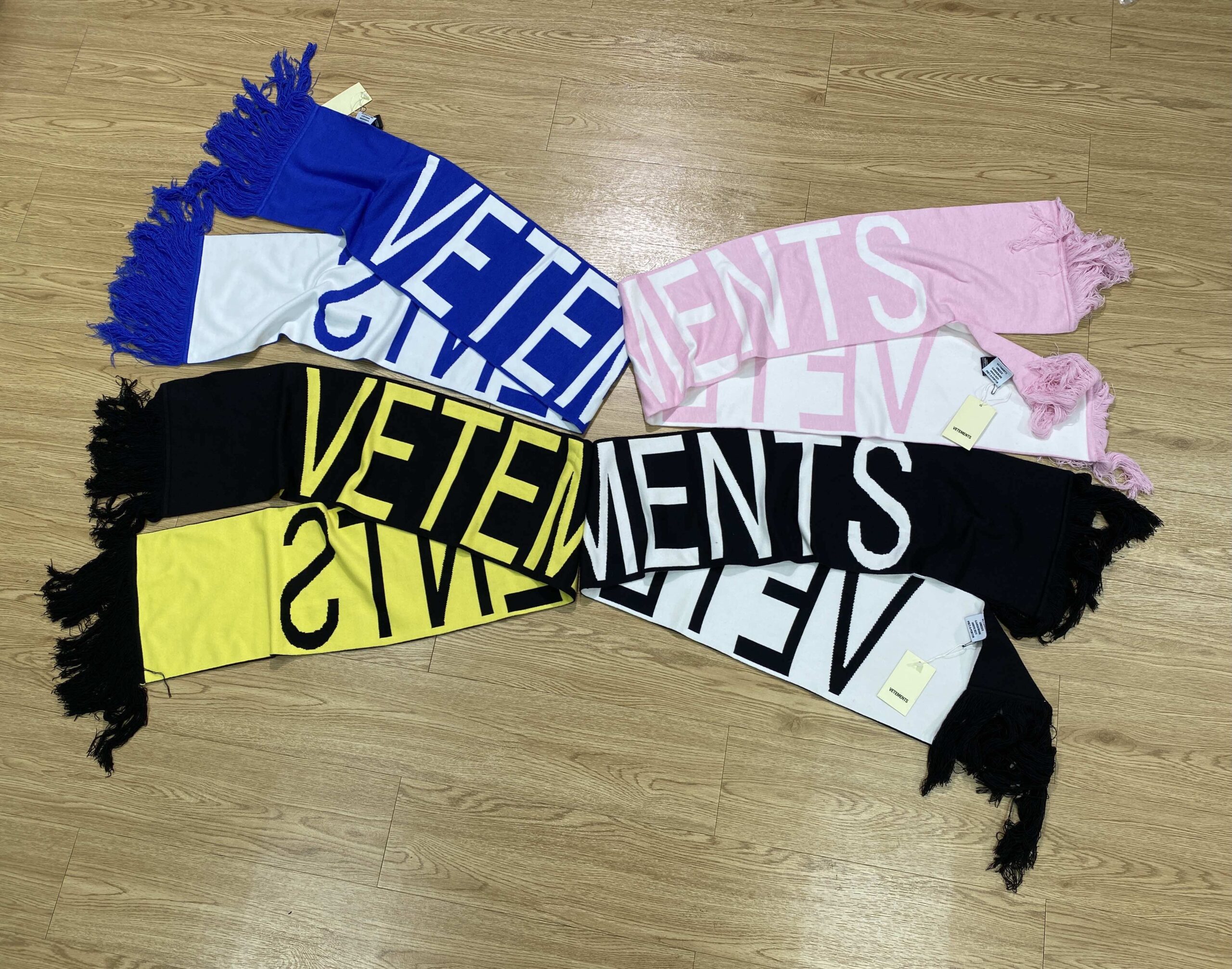 VETEMENTS SCARF