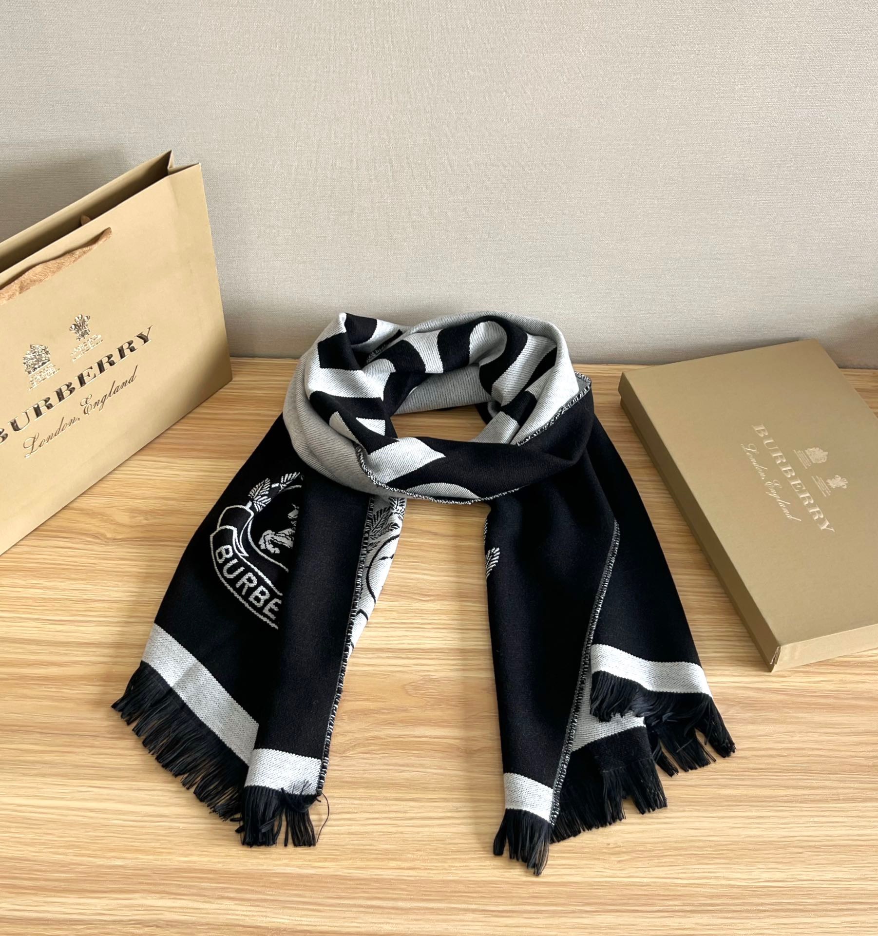 BURBERRY SCARF
