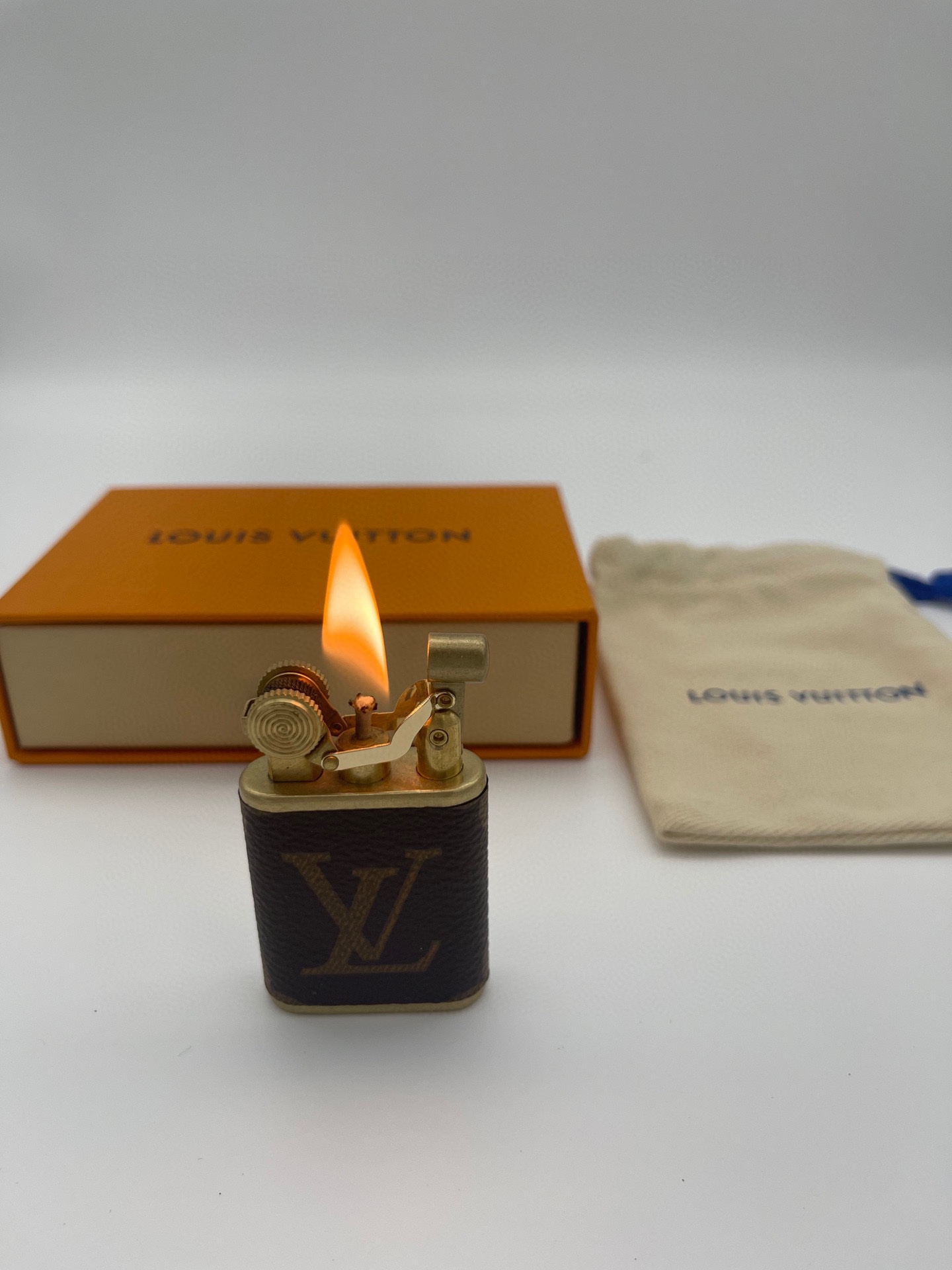 LV LIGHTER