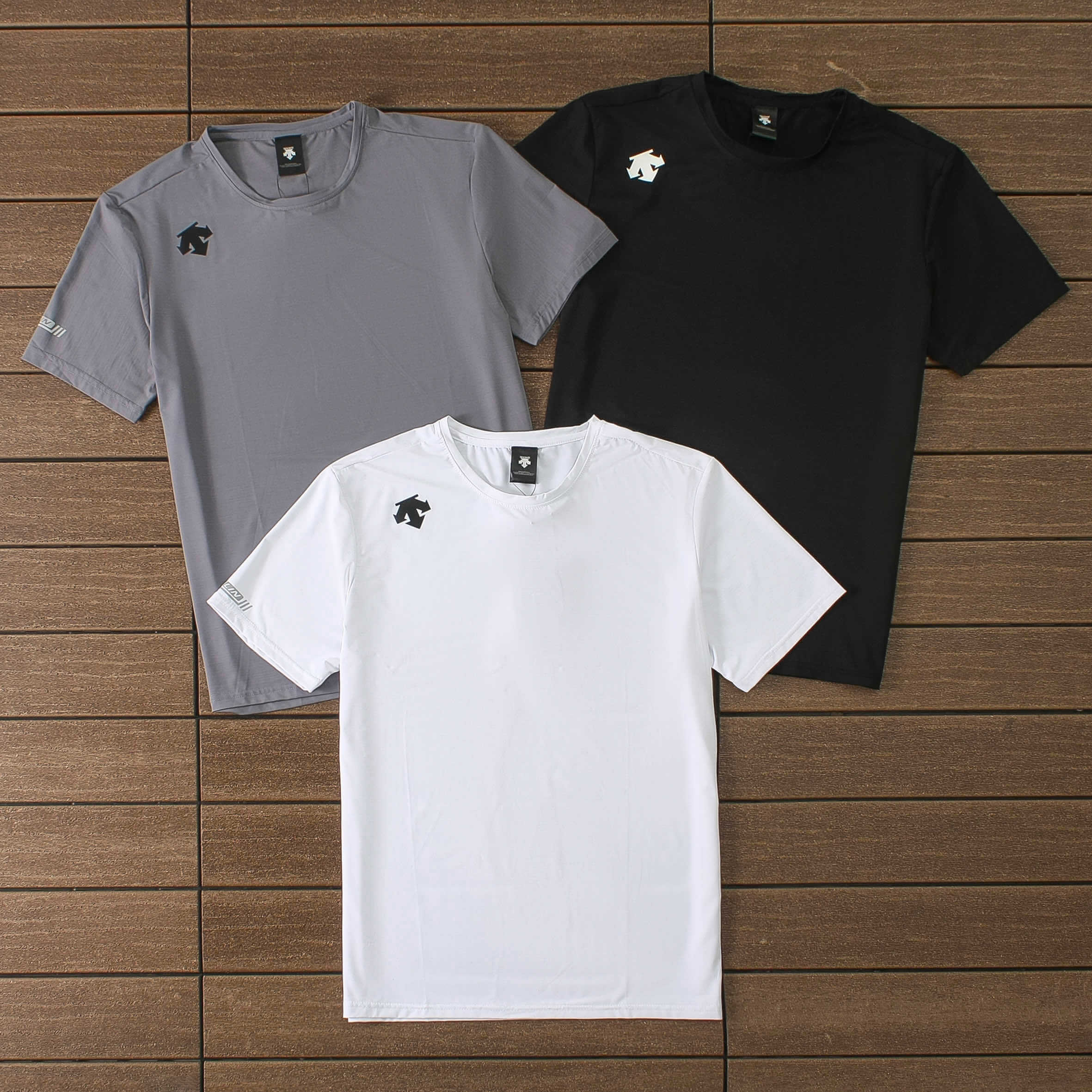 DESCENTE T-shirt