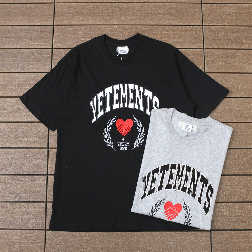 VETEMENTS T-SHIRT