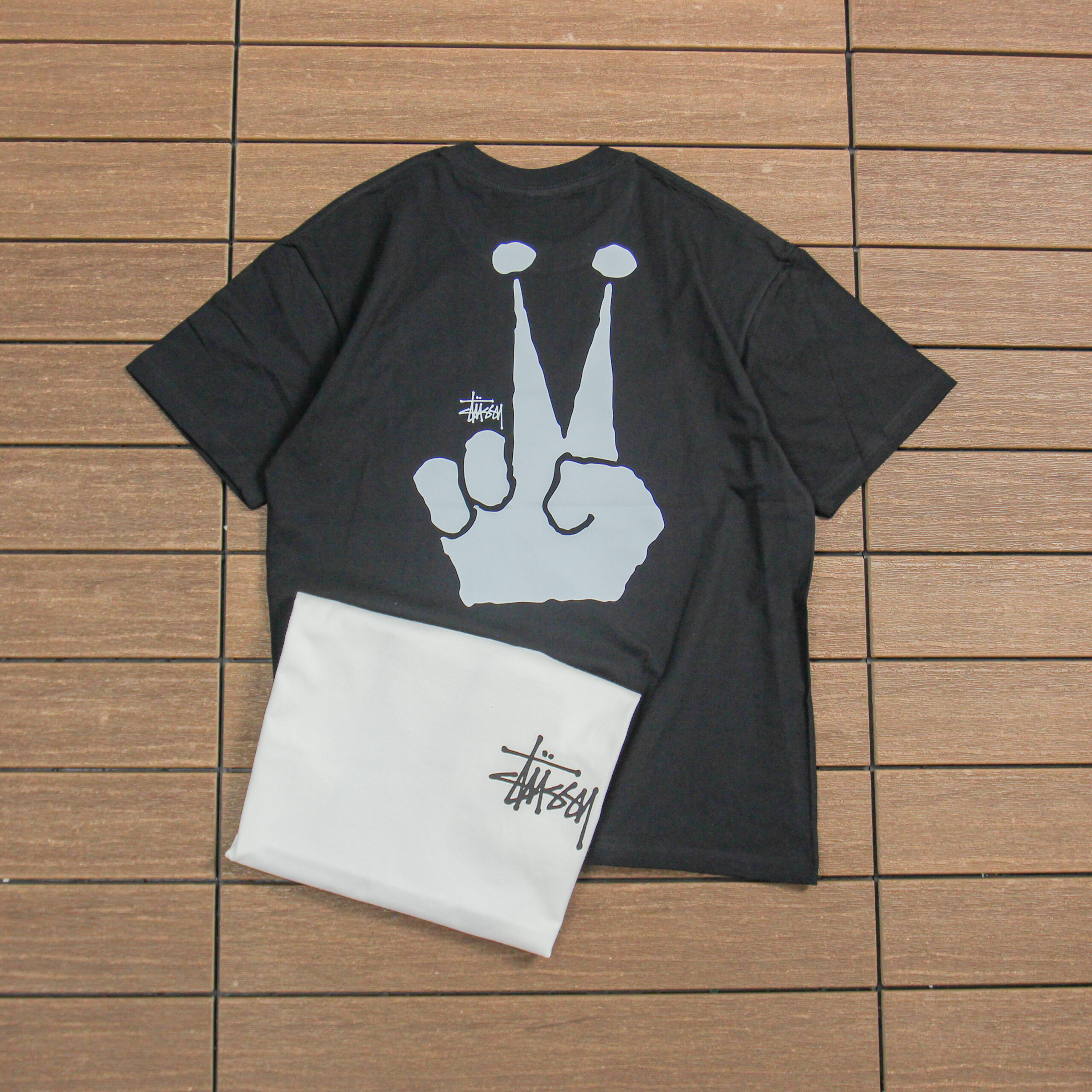 STUSSY T-SHIRT