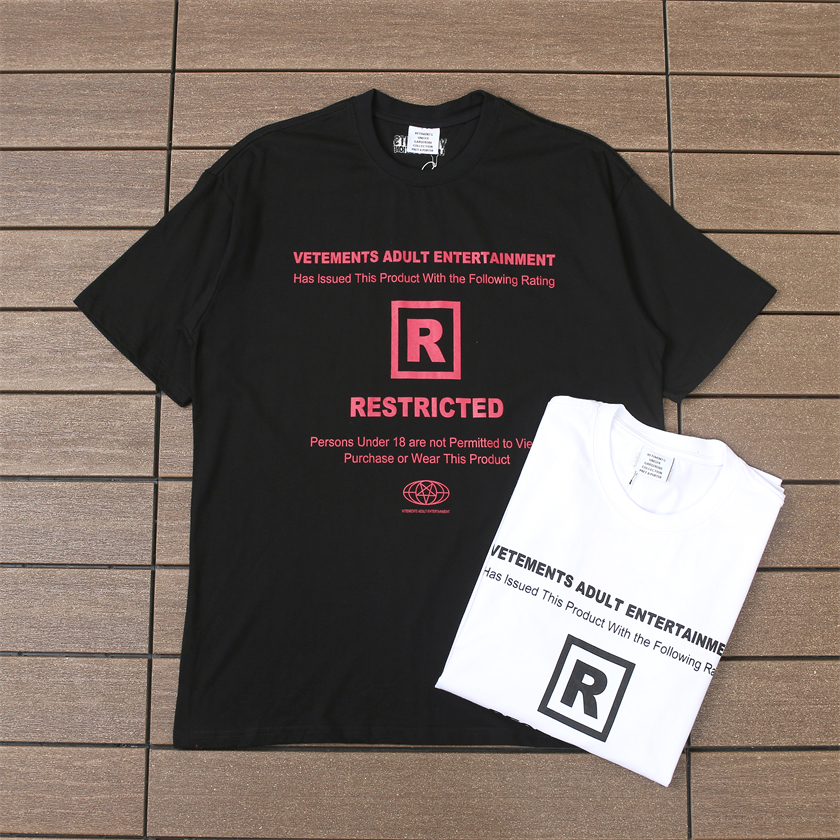 VETEMENTS T-SHIRT